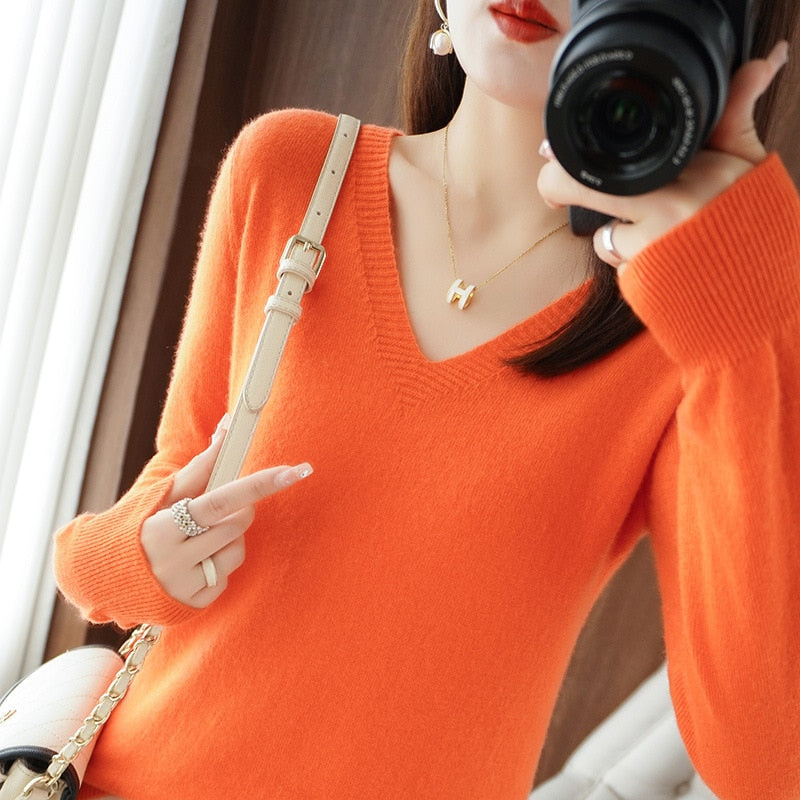 Fleur | Minimalistischer Pullover mit V-Ausschnitt aus leichtem Strick