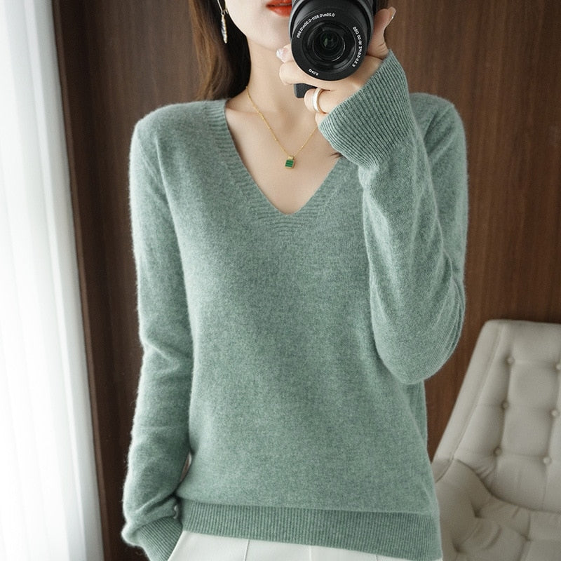 Fleur | Minimalistischer Pullover mit V-Ausschnitt aus leichtem Strick
