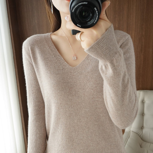 Fleur | Minimalistischer Pullover mit V-Ausschnitt aus leichtem Strick