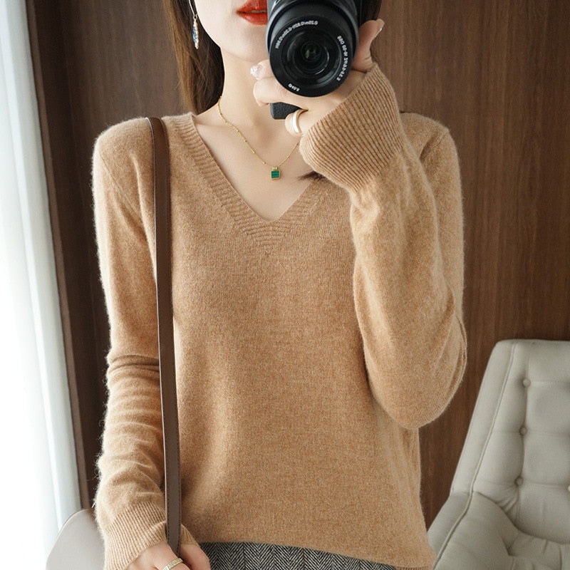 Fleur | Minimalistischer Pullover mit V-Ausschnitt aus leichtem Strick