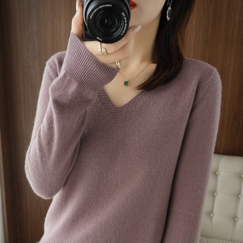 Fleur | Minimalistischer Pullover mit V-Ausschnitt aus leichtem Strick