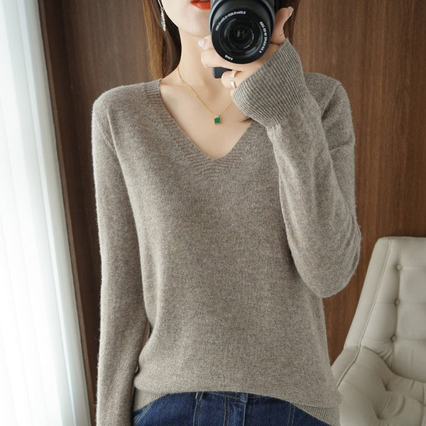 Fleur | Minimalistischer Pullover mit V-Ausschnitt aus leichtem Strick