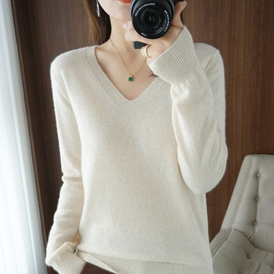 Fleur | Minimalistischer Pullover mit V-Ausschnitt aus leichtem Strick