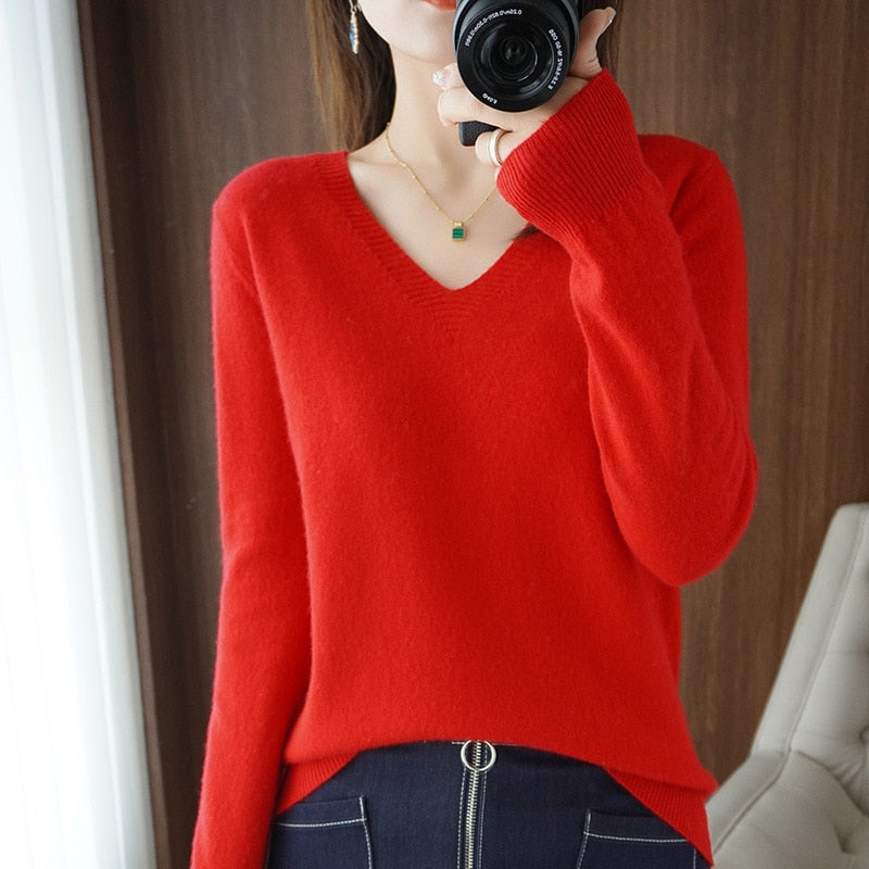 Fleur | Minimalistischer Pullover mit V-Ausschnitt aus leichtem Strick