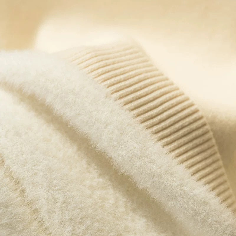 Izara | Eleganter Rollkragenpullover aus Samt