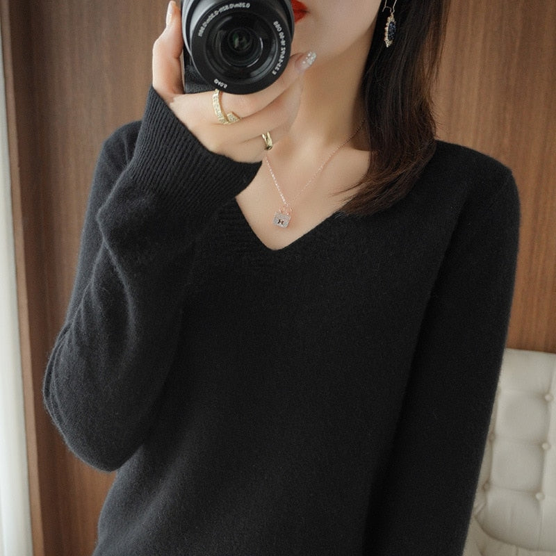 Fleur | Minimalistischer Pullover mit V-Ausschnitt aus leichtem Strick