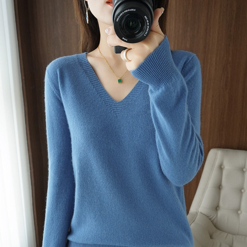 Fleur | Minimalistischer Pullover mit V-Ausschnitt aus leichtem Strick