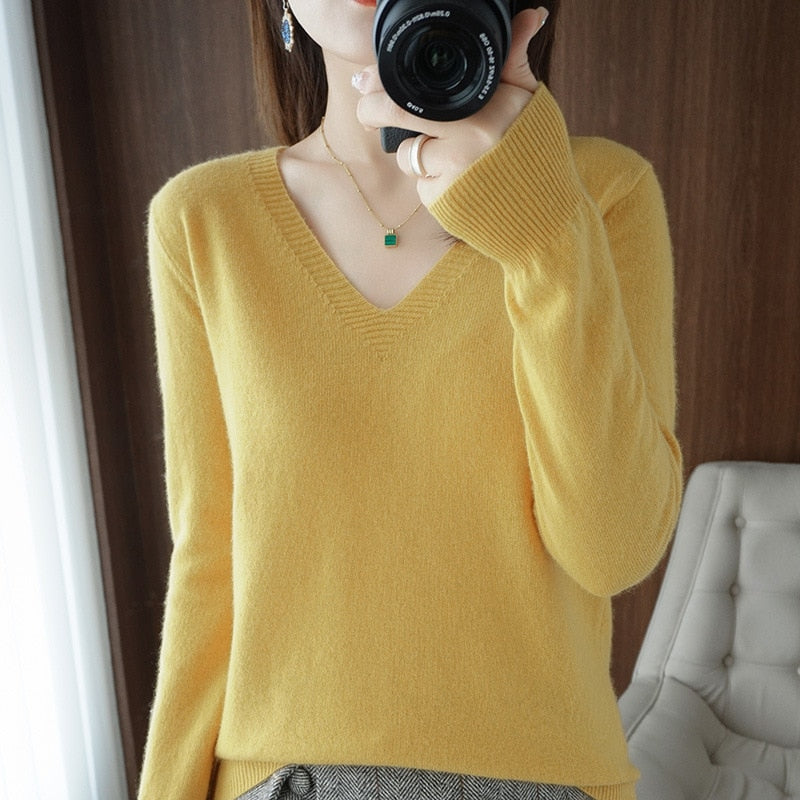 Fleur | Minimalistischer Pullover mit V-Ausschnitt aus leichtem Strick