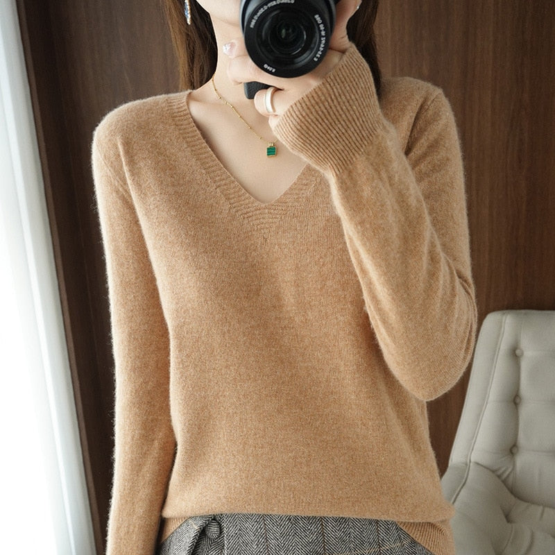 Fleur | Minimalistischer Pullover mit V-Ausschnitt aus leichtem Strick