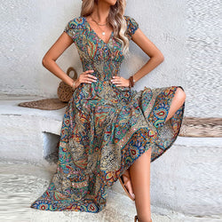 Minerva | Kurzärmeliges Maxikleid mit V-Ausschnitt und Boho-Print