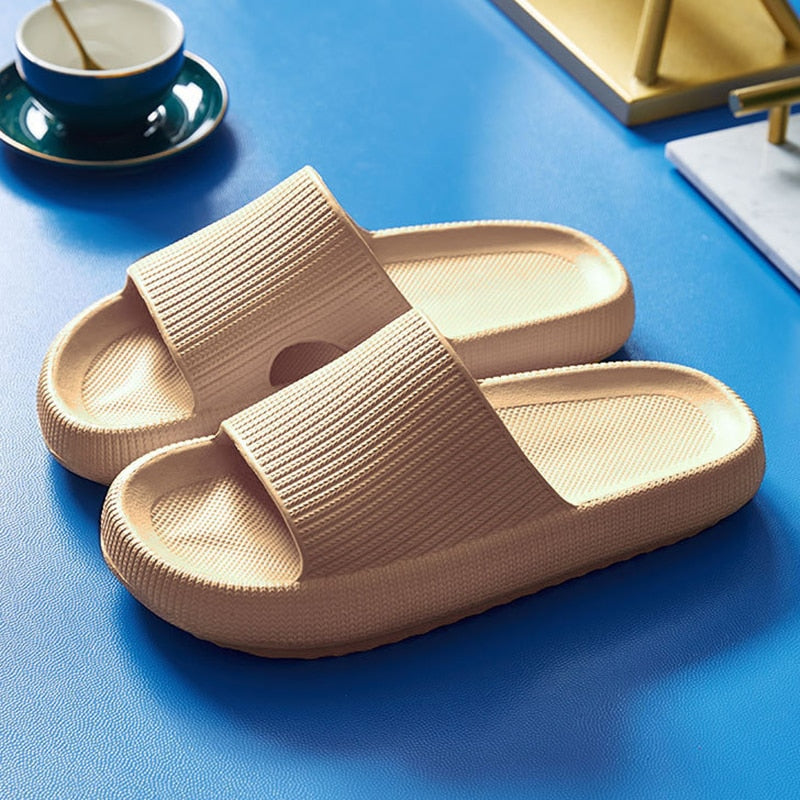 Sofia | Badeslipper mit dickem Plateau